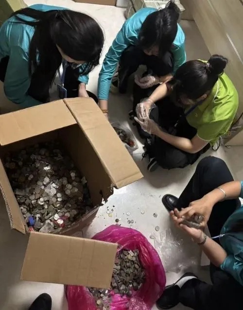 拚盘)2岁宝宝突患重病欲退卡应急 动物园“掏空”许愿池相助