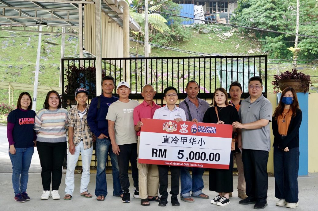 拨款8万8百令吉予金马仑8所华小 