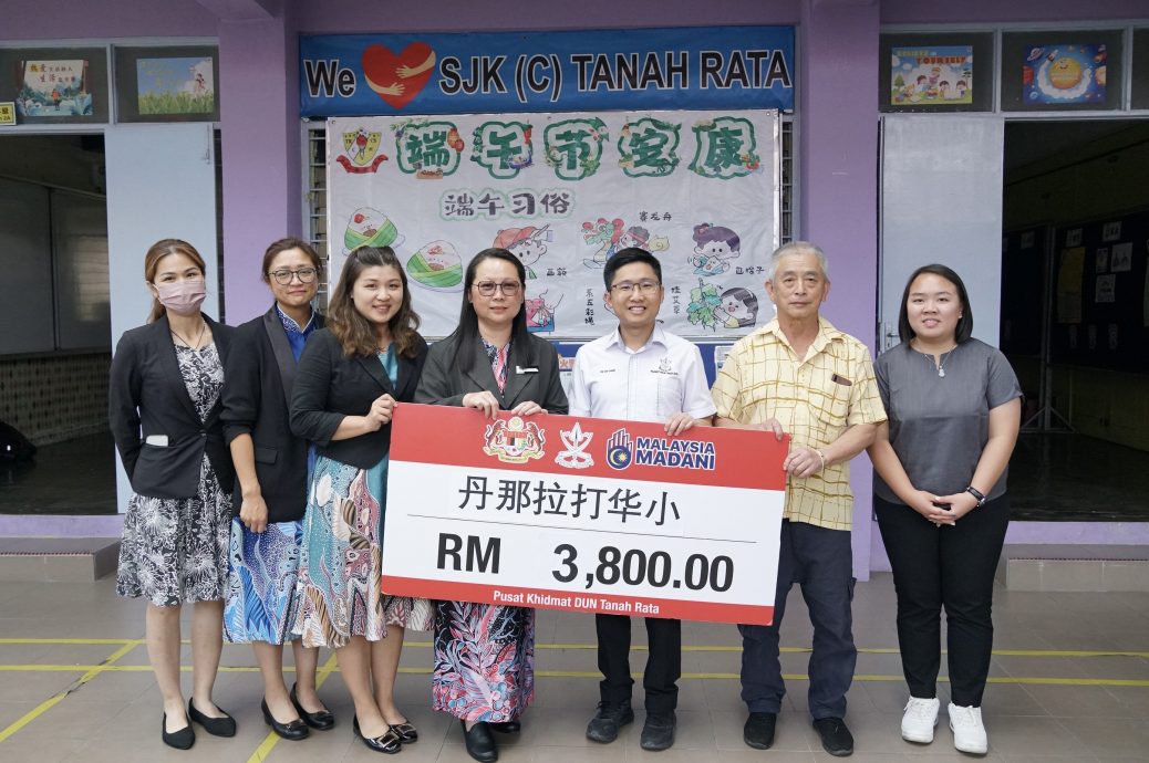 拨款8万8百令吉予金马仑8所华小 