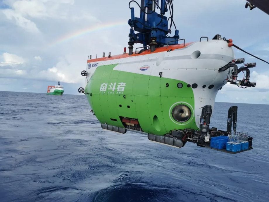  拼盘  中国潜水器太平洋深渊发现“生命绿洲”　