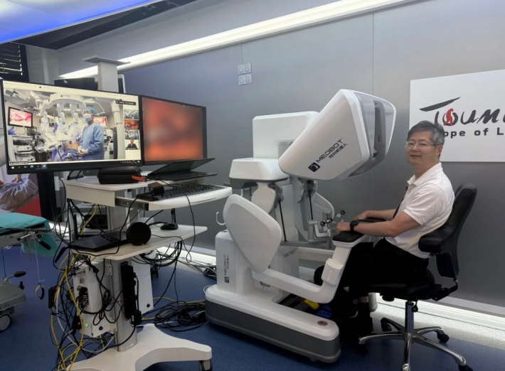 拼盘 全球首例跨越洲际超远程机器人辅助肝癌根治手术成功