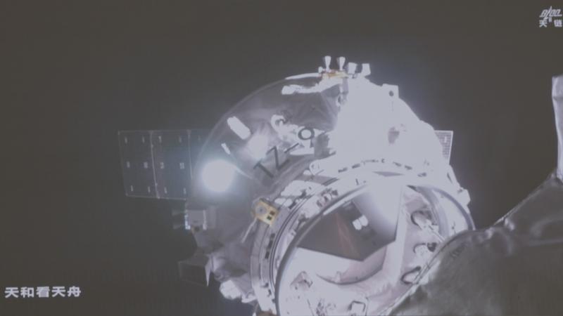 拼盘 天舟九号成功对接太空站　补给物含全新“飞天”舱外服