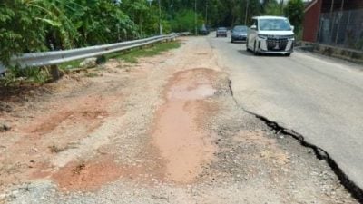 挖了没善后？2住宅区衔接路被挖掘后 坑坑洼洼