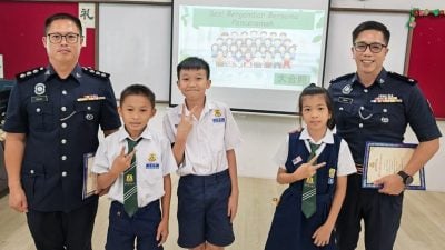 提高醒觉 鼓励参警 华裔警官华校“巡讲”