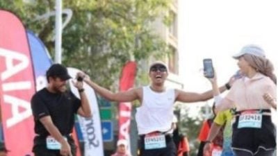 携手视障好友挑战21km马拉松 网感动：你们是真正的冠军