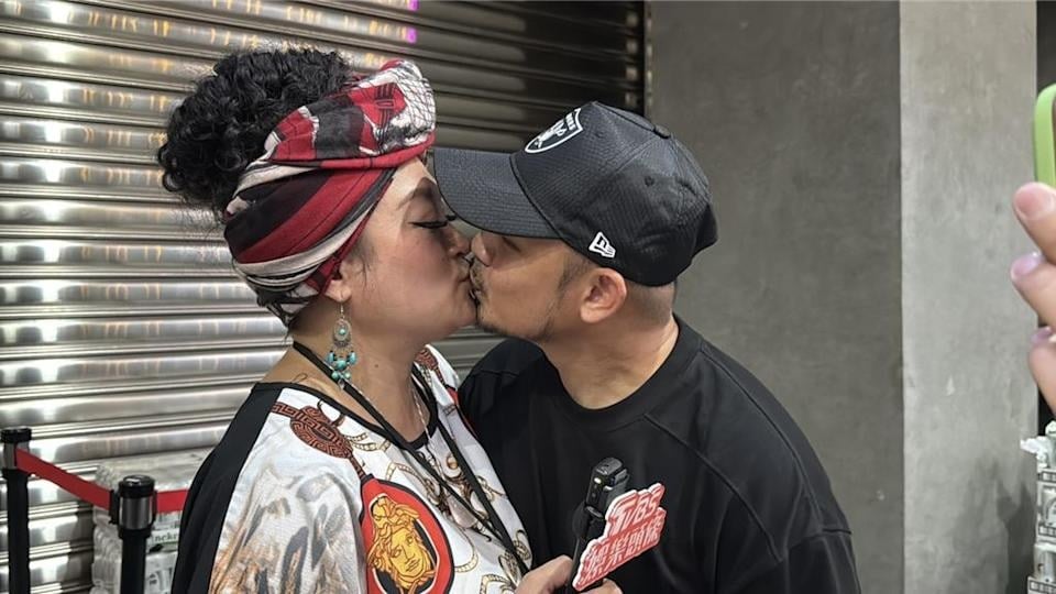 摊位气爆后仍心有余悸 纪晓君声带疲乏暂停演出