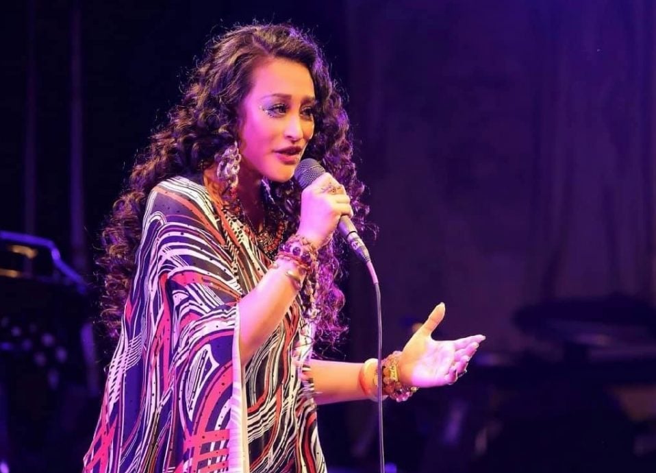 摊位气爆后仍心有余悸 纪晓君声带疲乏暂停演出