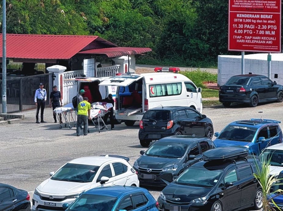 摩托车失控猛撞救护车，UniPSAS大学生2死。