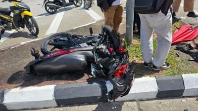 摩托车失控猛撞救护车 UniPSAS大学生2死