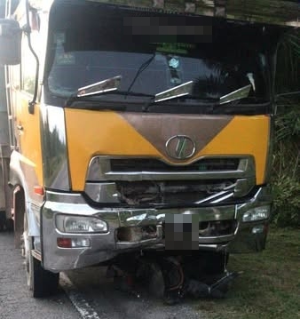 摩托车失控误闯对面车道　2骑士遭砂石罗里辗毙