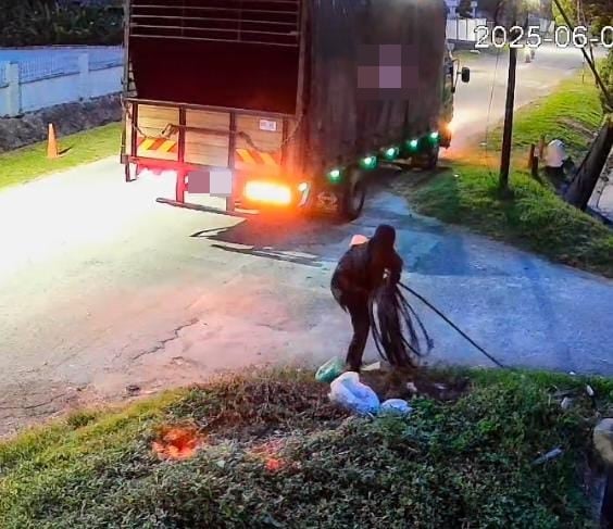 摩托车随行把风 罗里收垃圾手法偷电缆