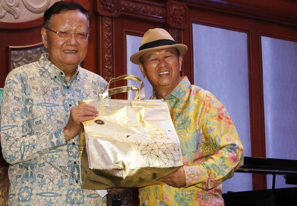 敦马哈廸:出席李金友特设的“100对100”生辰庆典