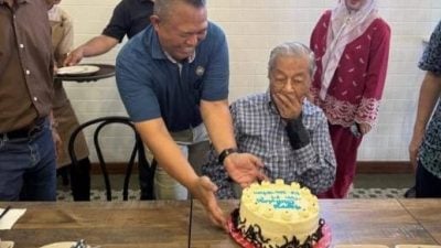敦马明日迎100岁生日 支持者提前庆生送祝福