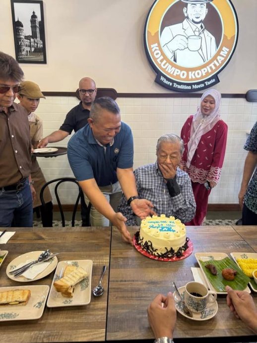 敦马明日迎100岁生日 支持者提前庆生送祝福