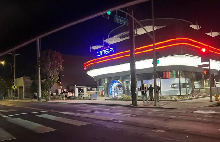 斯拉餐厅开幕在即? 马斯克赞超酷 有充电站、露天戏院