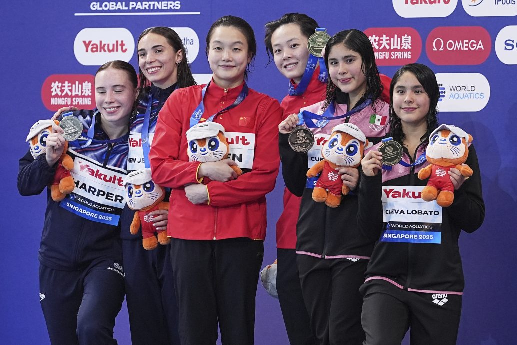 新加坡世界水上运动锦标赛 包办男双人跳台女双人跳板 中国跳水队夺第7金