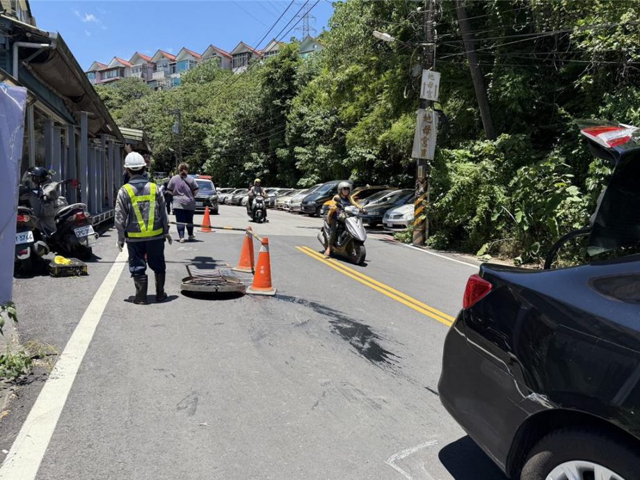 施工没等置放交通锥 工人露上半身遭汽车辗死