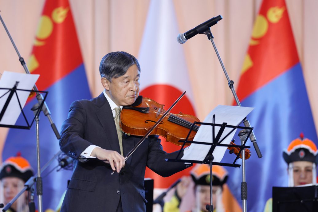 日皇德仁化身乐手 与蒙古乐团同台演出