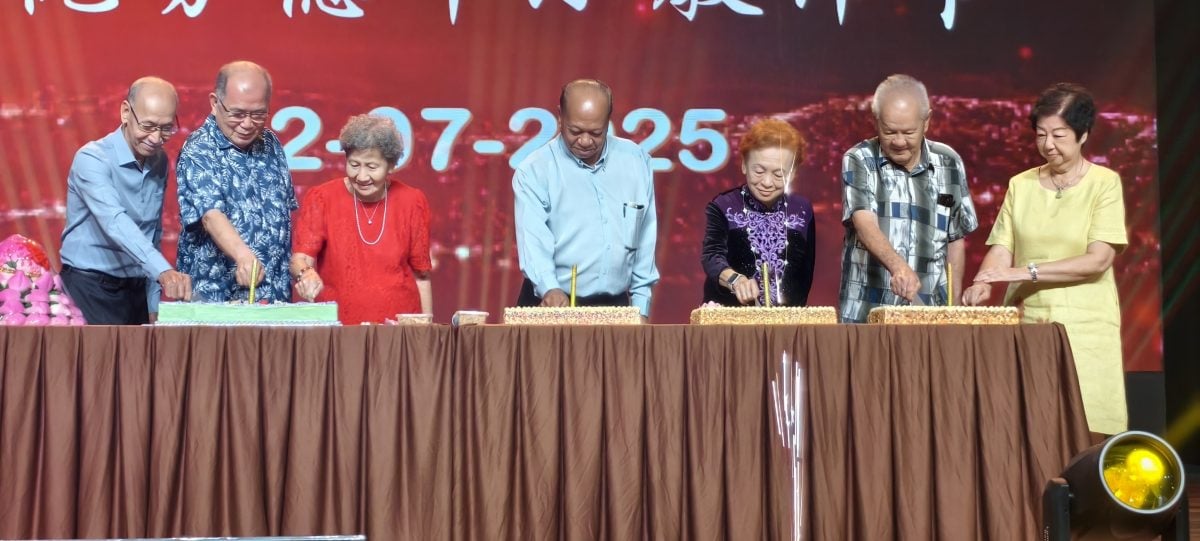 早报后面头//大都会/巴生务德华小庆教师节,并为大家长黄玉枝庆寿