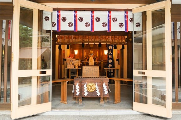 时隔30年!日本大吉之日“令和7年7月7日” 结婚登记柜台挤爆