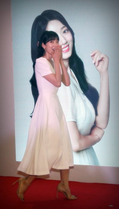 时隔9年访马快闪15分钟 朴信惠短发惊变长发登场