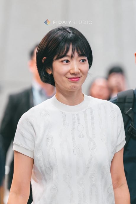 时隔9年访马快闪15分钟 朴信惠短发惊变长发登场