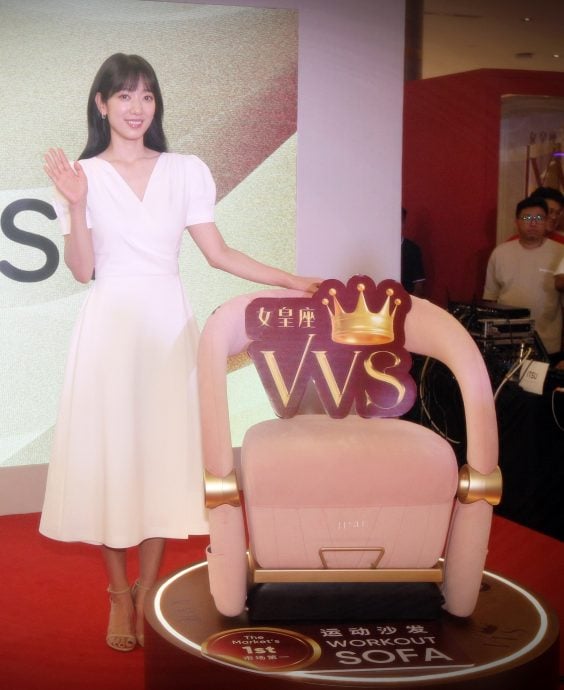 时隔9年访马快闪15分钟 朴信惠短发惊变长发登场