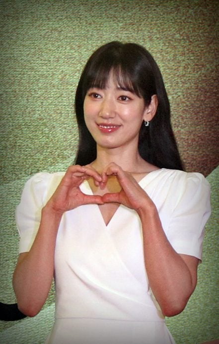 时隔9年访马快闪15分钟 朴信惠短发惊变长发登场