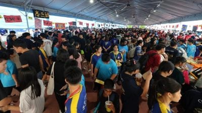 星洲嘉年华暨芙中112义卖会 | 陆兆福宣布今年起统考放榜 芙中优秀生将获奖励