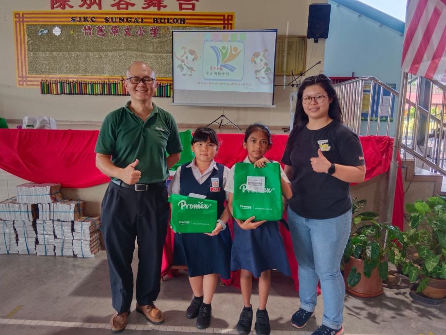 星洲学生阅报计划走入2校 学生争先抢答表现雀跃