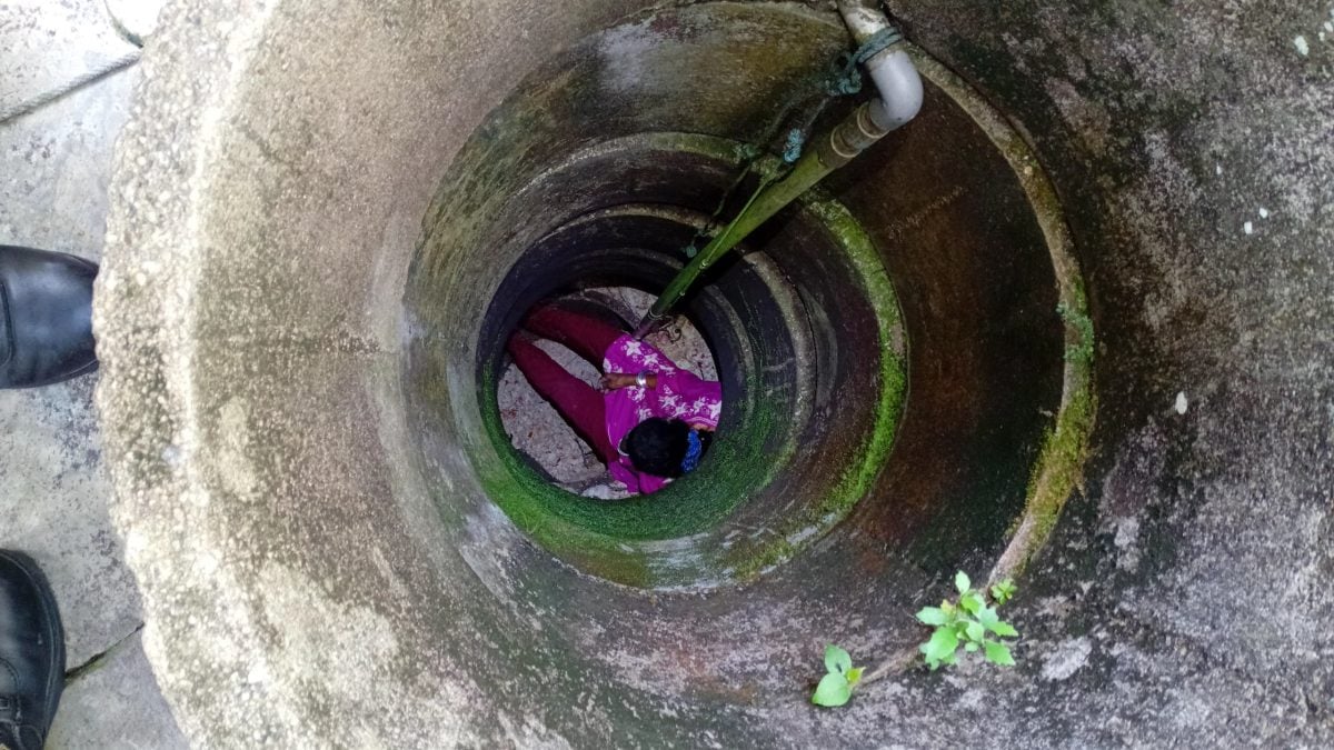 智障印裔女子 跌入住家后方枯井