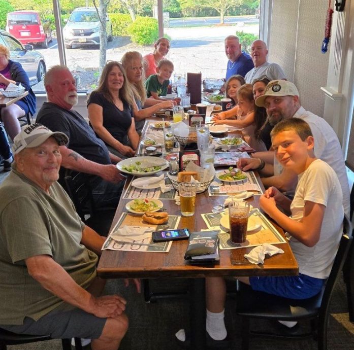 暖势力  以为打扰了隔壁老夫妇  结果换来一场暖心相遇