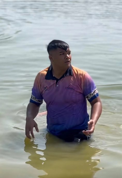 砂大轿车坠湖案 救人英雄是在籍大学生