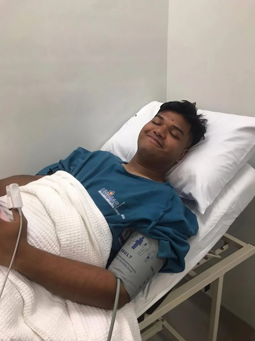 砂大轿车坠湖案 救人英雄是在籍大学生