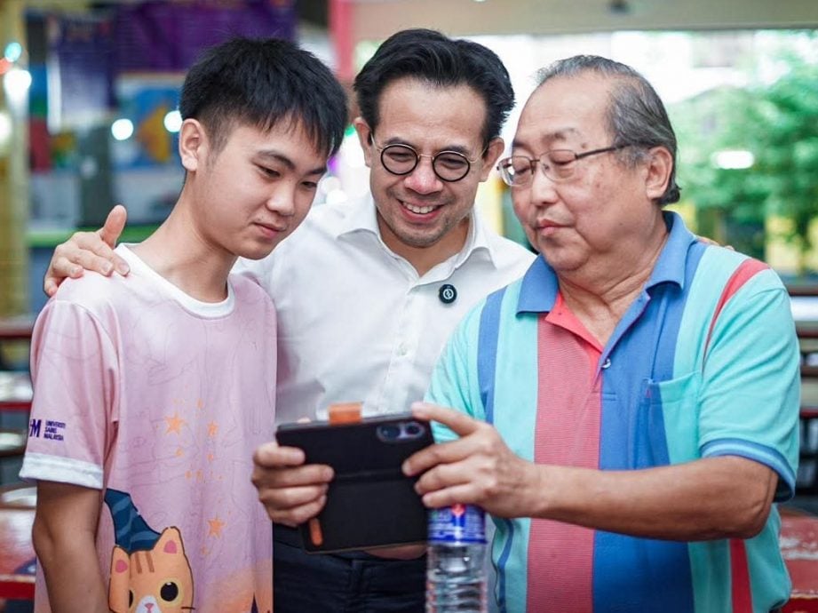 暖势力/贫困大学生坚强求学 沈志强伸援手认其为义子