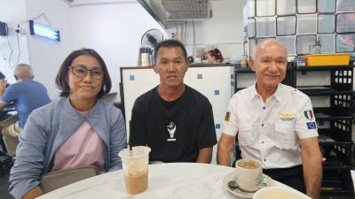 “聋哑”油漆工获赞助医费助听器 无声半世纪首度说“妈妈”