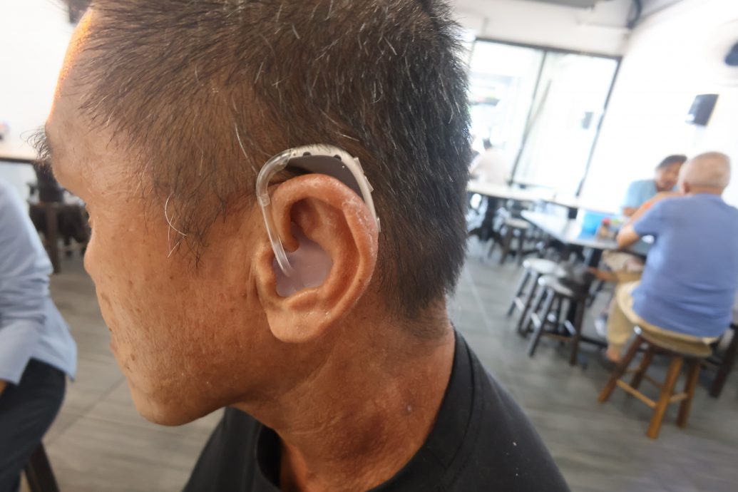 暖势力：无声半世纪，53岁“聋哑”油漆工初闻人间的声音，并首度在引导下说出“妈妈”2字