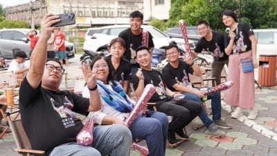 曼绒青年市集 1.0  逾千人到访开拓商机