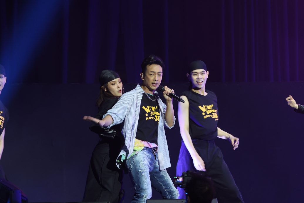 曾志伟大马亲自上阵传紫菜 王浩信露肌唱跳助兴奖门人