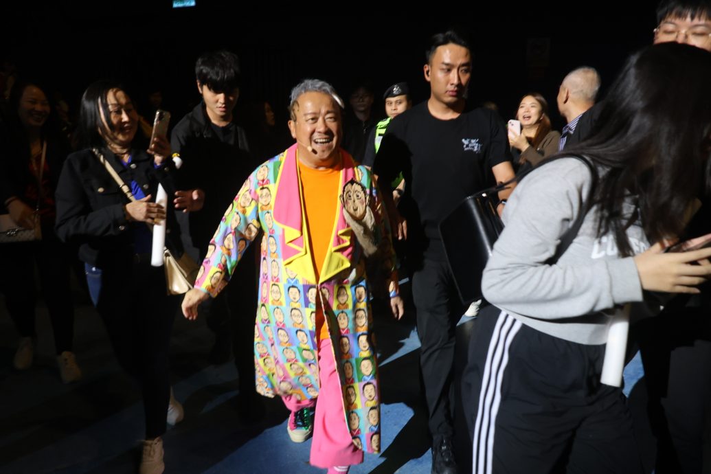 曾志伟大马亲自上阵传紫菜 王浩信露肌唱跳助兴奖门人