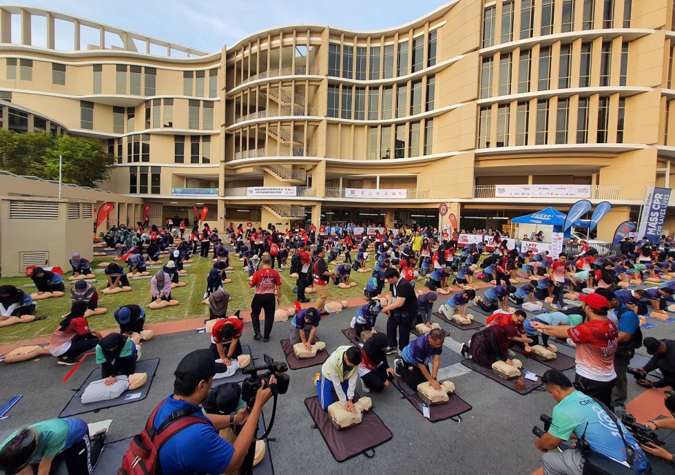  最大型社区CPR训练 750人参与创大马纪录