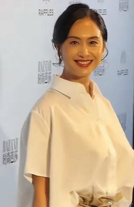 朱茵被酸胸型下垂 晒真实身材回击