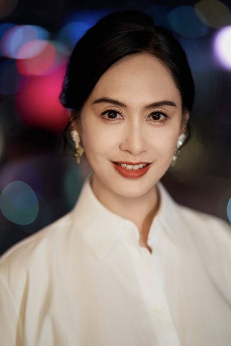 朱茵被酸胸型下垂 晒真实身材回击