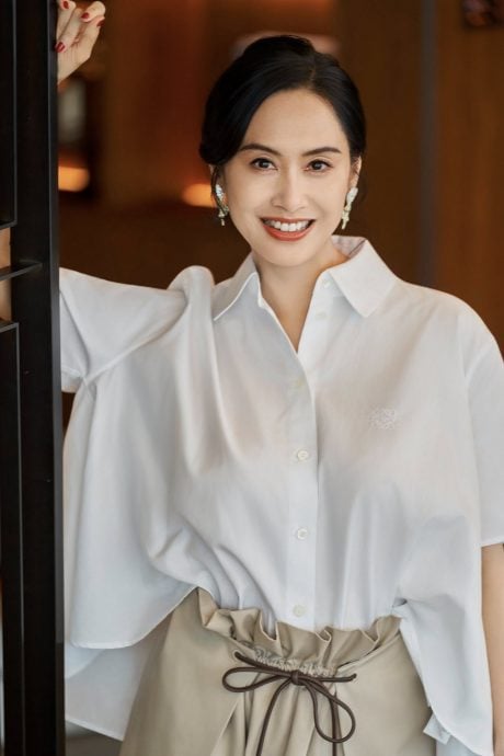 朱茵被酸胸型下垂 晒真实身材回击