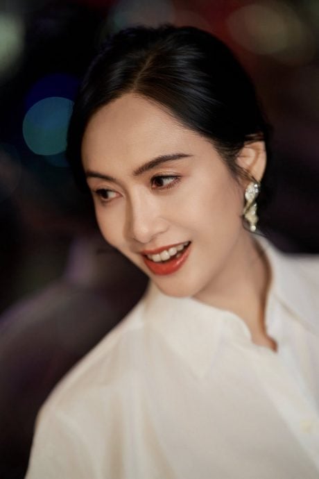 朱茵被酸胸型下垂 晒真实身材回击