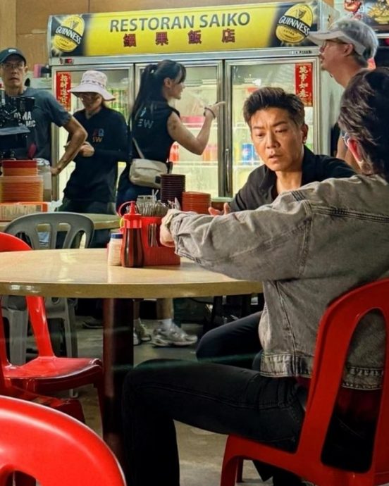 李佳芯穿皮衣拍戏狂滴汗 黎诺懿大马上演枪战戏