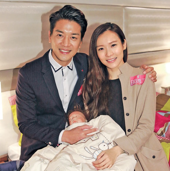 李佳芯穿皮衣拍戏狂滴汗 黎诺懿大马上演枪战戏