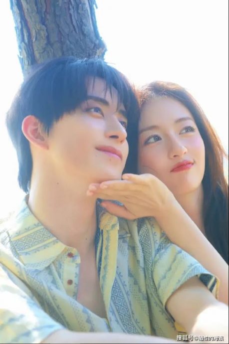 李兰迪吻188公分敖瑞鹏 自嘲像治颈椎病