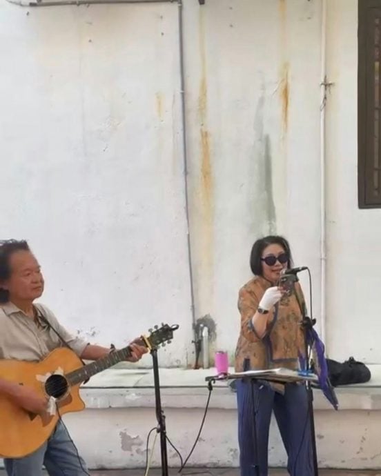 李司棋畅游马六甲 即兴街头表演