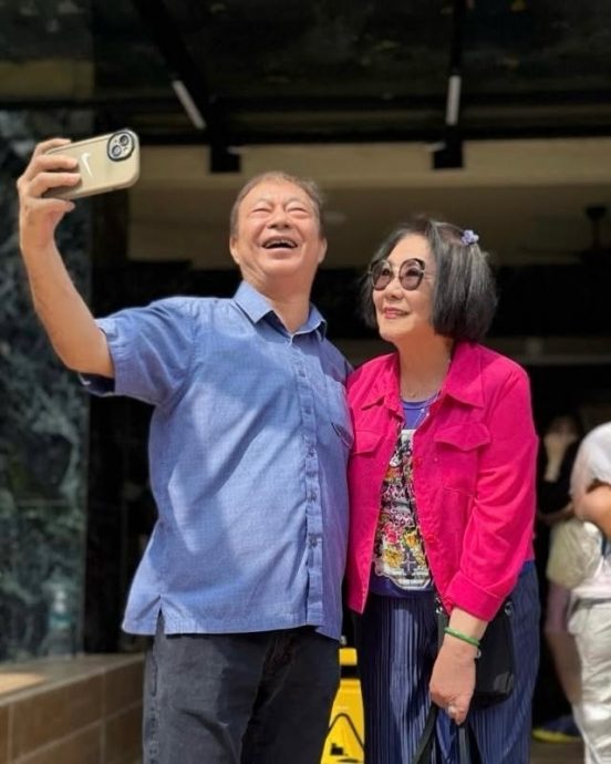 李司棋赴大马叹榴梿 探访阿灿7星级餐厅